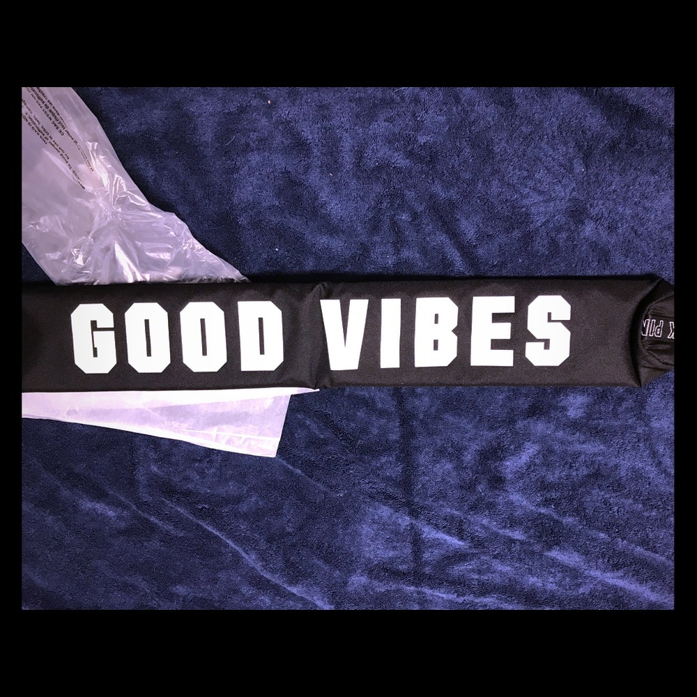 Over the shoulder cooler bag. Pink! Good vibes